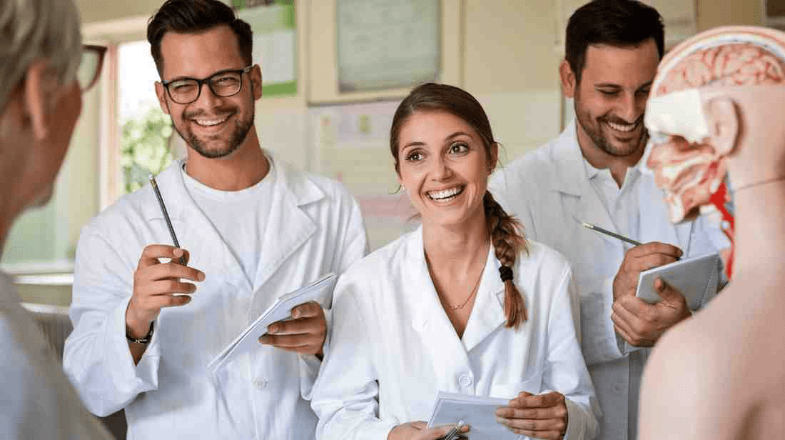 A group of surgery and medicine clinical rotations students.